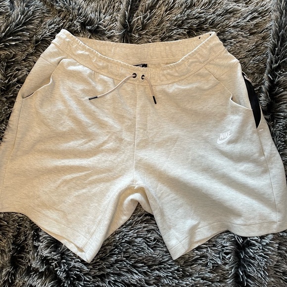 NIKE Tech Fleece Shorts - Picture 1 of 4